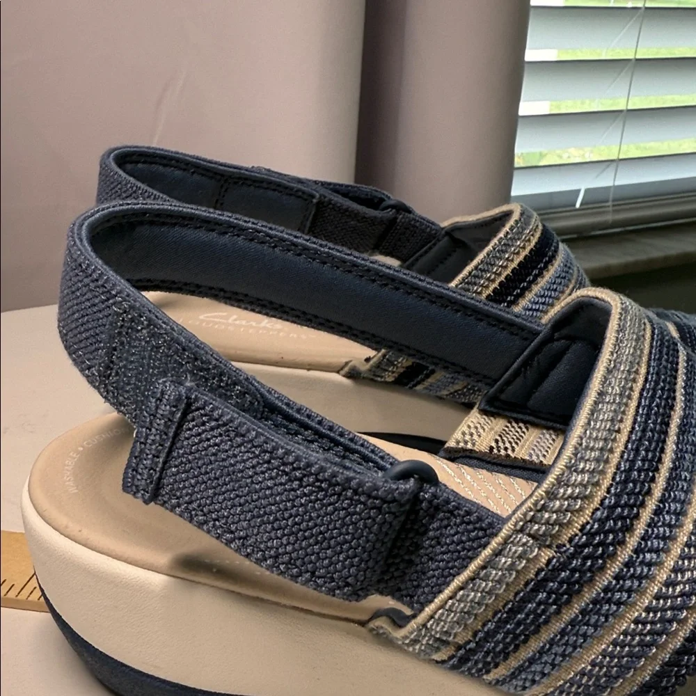 Clarks Sandals Size 10 M.  NWT - Picture 3 of 5